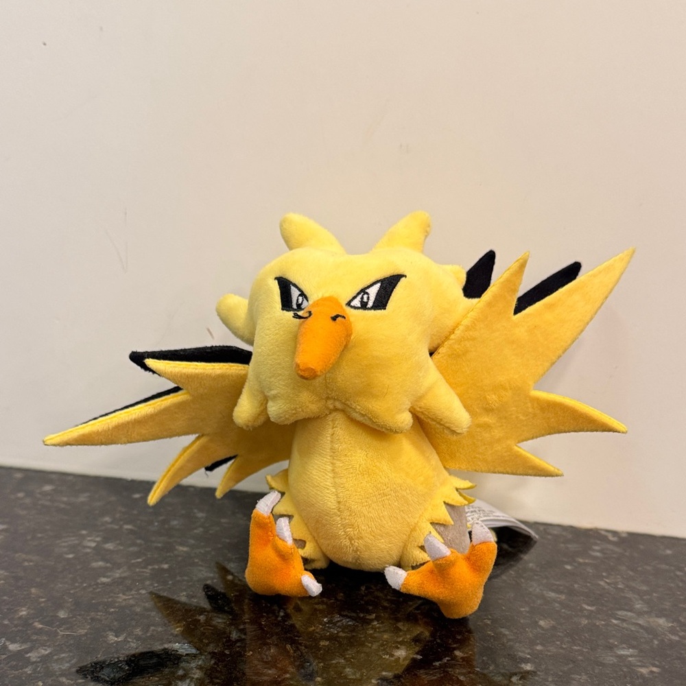 Pokemon Zapdos Sitting Cutie Plush 6” - 2021 - Pokemon Center